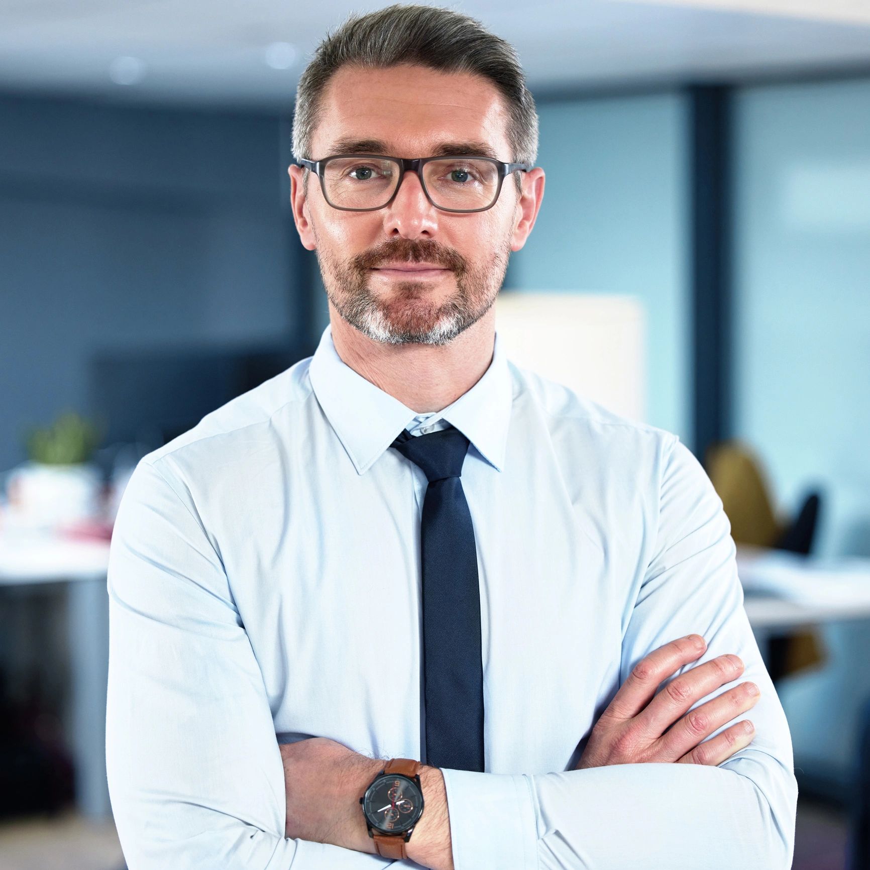 Portrait representing an operations director